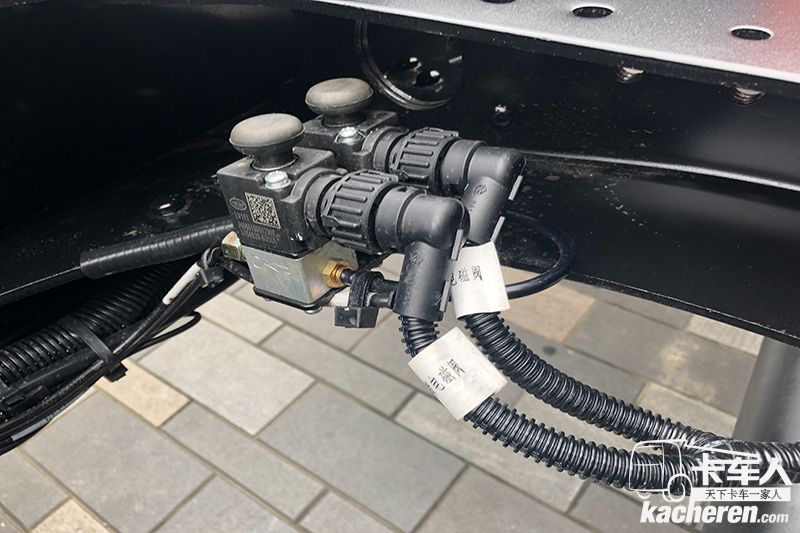 解放 新J6 500马力 8×4自卸车