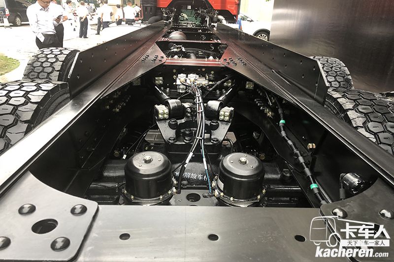 解放 新J6 500马力 8×4自卸车