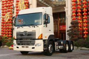 广汽日野 700臻值系 重卡 金典版 420马力 6X4国五牵引车(YC4250SS2PK5)