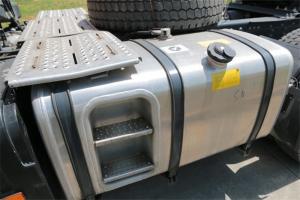 联合卡车 U系重卡 550马力 6×4 国五牵引车（QCC4252D654-3）