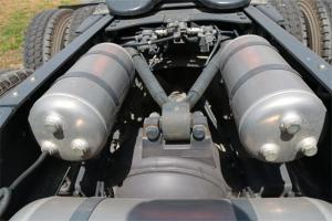 联合卡车 U系重卡 530马力 6×4 国五牵引车 (QCC4252D654-6)