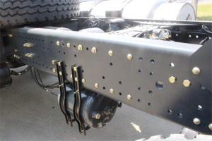 联合卡车 U370重卡 370马力 6X4 国五LNG牵引车(QCC4252N654)