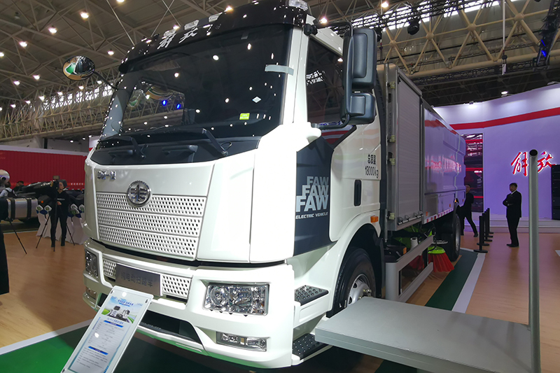 一汽解放 J6L 160kW 4×2 纯电动车扫路车（ZBH5183TSLCABEV）