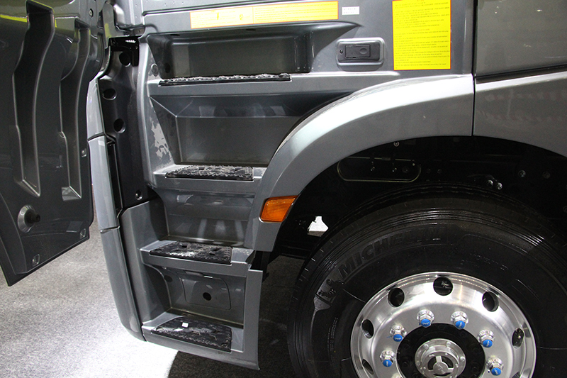 江淮 格尔发K7重卡 560马力 6×4 国六 牵引车