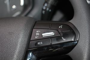 上汽跃进 快运C500-33 150马力 4×2 国六 载货车底盘（SH1043ZFDDWZ1）
