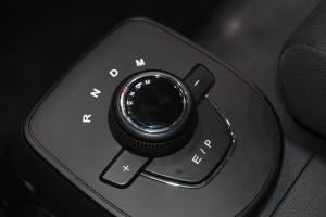上汽跃进 快运C500-33 150马力 4×2 国六 载货车底盘（SH1043ZFDDWZ1）