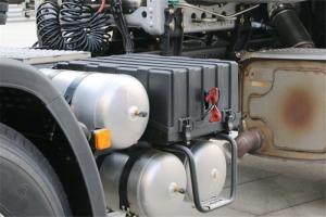 陕汽重卡 德龙X3000 460马力 6X4 LNG牵引车(国六))(SX4259XD4TLQ1)