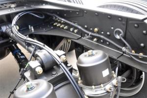 陕汽重卡 德龙新M3000 轻量化版 375马力 6X4 国五牵引车(SX4250MB4)