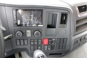 陕汽重卡 德龙X3000 460马力 6X4 LNG危险品牵引车(国六)