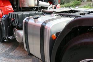 陕汽康明斯 德龙X3000 600马力 6X4 国五牵引车