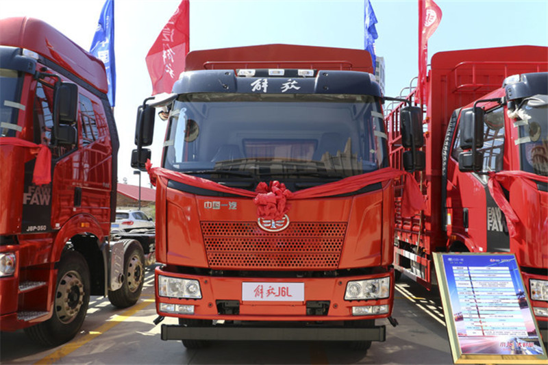 一汽解放 J6L中卡 质慧版 180马力 4X2 6.8米 国五仓栅式载货车(CA5160CCYP62K1L4A1E5)