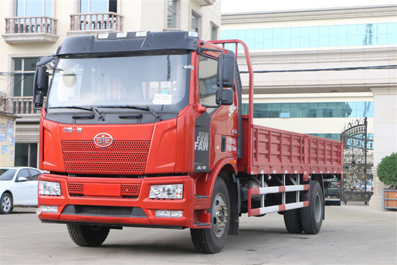 一汽解放 J6L中卡 220马力 4X2 6.2米 国五栏板载货车(CA1180P62K1L4E5)