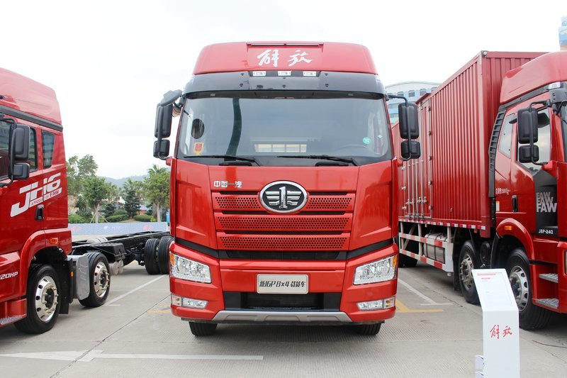 一汽解放 新J6P重卡 质惠版 350马力 8X4 9.65米 国五栏板载货车(CA1310P66K2L7T4E5)