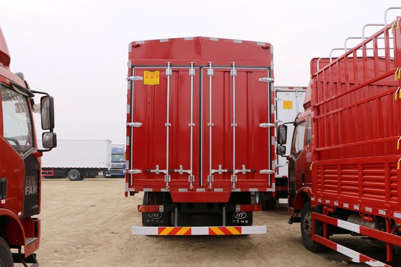 一汽解放 J6P重卡 350马力 8X4 9.5米 国五仓栅式载货车(CA5310CCYP66K2L7T4E5)