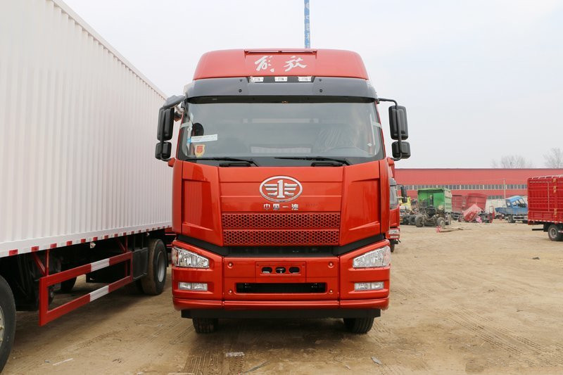 一汽解放 J6P重卡 350马力 8X4 9.5米 国五仓栅式载货车(CA5310CCYP66K2L7T4E5)