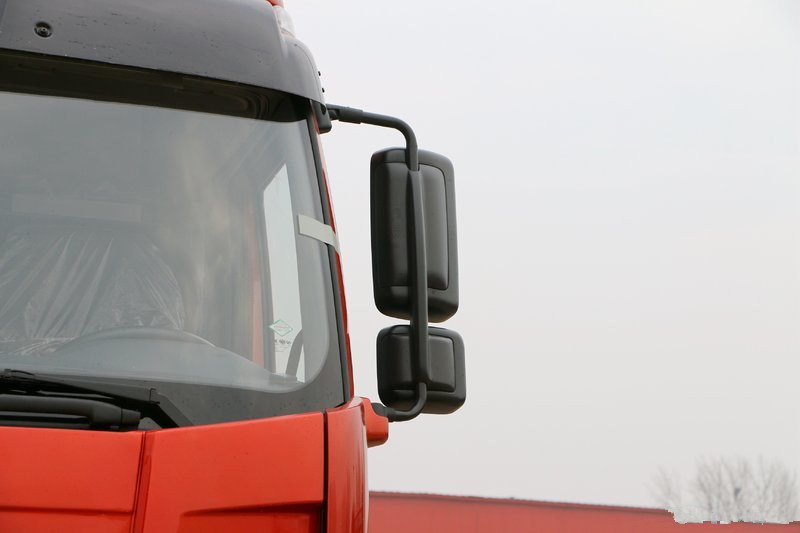 一汽解放 J6P重卡 350马力 8X4 9.5米 国五仓栅式载货车(CA5310CCYP66K2L7T4E5)