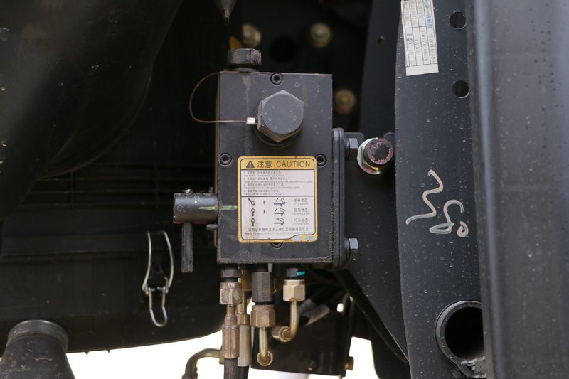 一汽解放 J6P重卡 350马力 8X4 9.5米 国五仓栅式载货车(CA5310CCYP66K2L7T4E5)