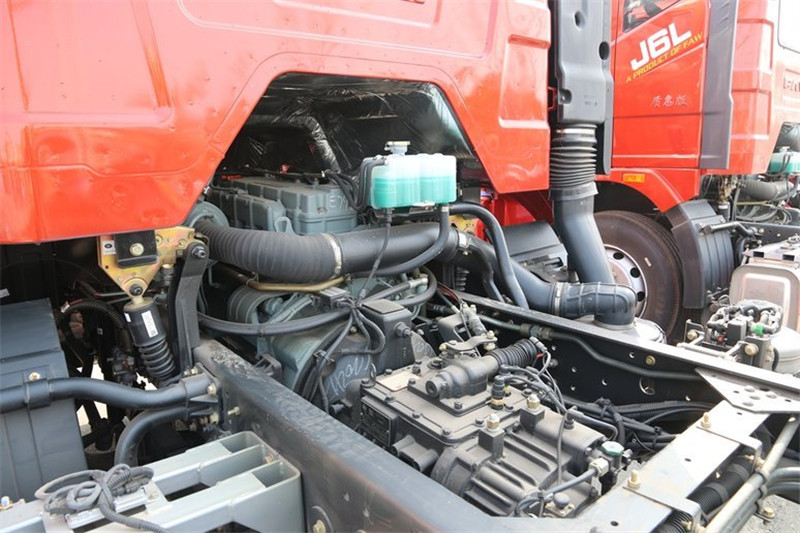 一汽解放 J6L中卡 质慧版 180马力 4X2 6.8米 国五栏板载货车(CA1160P62K1L4A1E5)