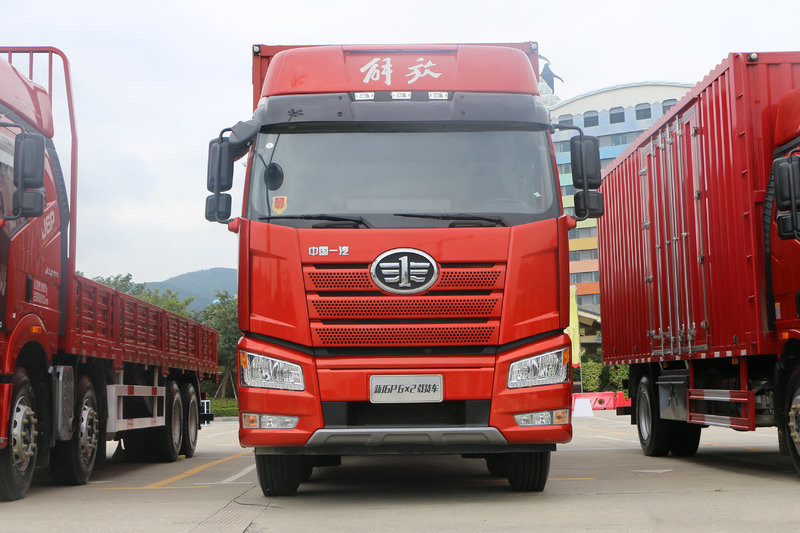 一汽解放 新J6P重卡 质惠版 240马力 6X2 9.65米 国五厢式载货车(CA5250XXYP66K1L6T3E5)