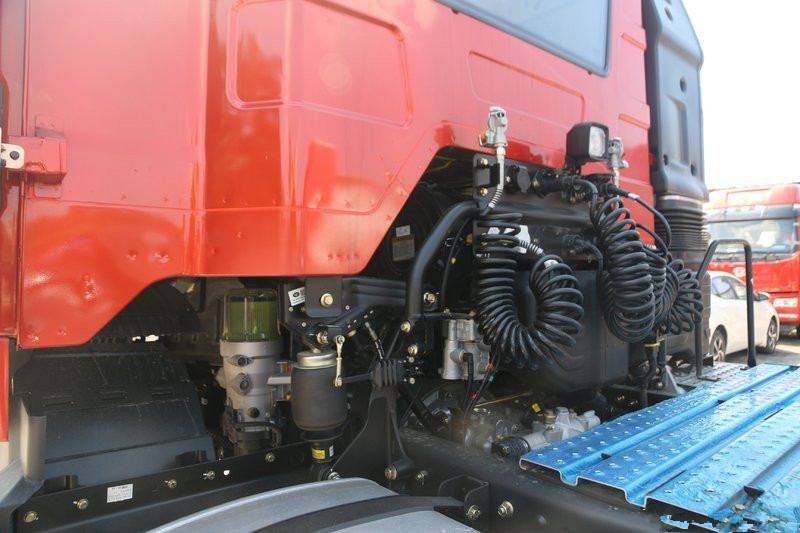 一汽解放 新J6P重卡 质惠版2.0 420马力 6X4 国五牵引车(CA4250P66K24T1A1E5)