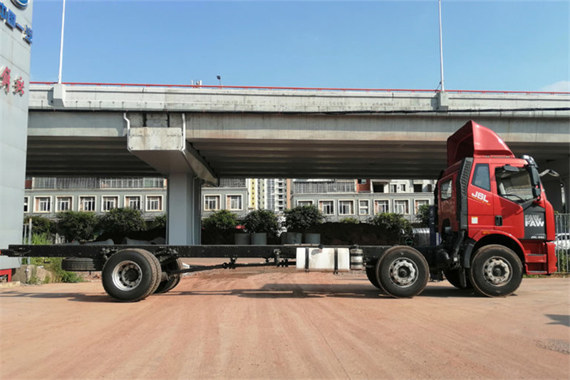 一汽解放 J6L中卡 质惠版 240马力 6X2 8.7米 国五栏板载货车(CA1250P62K1L7T3E5)