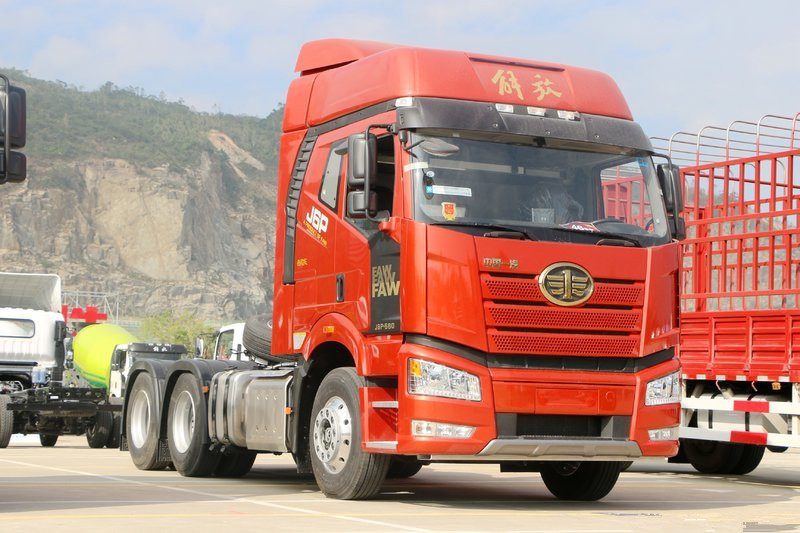 一汽解放 新J6P重卡 领航版 560马力 6X4牵引车(国六)(CA4250P66K25T1E6)