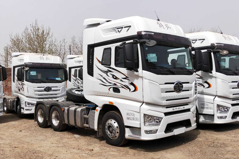 一汽解放 J7重卡 550马力 6X4 国五AMT自动挡牵引车(一汽)(CA4250P77K25T1E5)