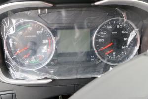 一汽解放 新J6P重卡 420马力 6X4 国六LNG牵引车(CA4250P66M25T1E6)