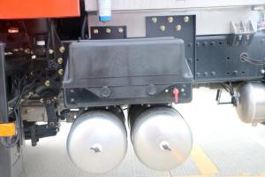 一汽解放 新J6P重卡 420马力 6X4 国六LNG牵引车(CA4250P66M25T1E6)