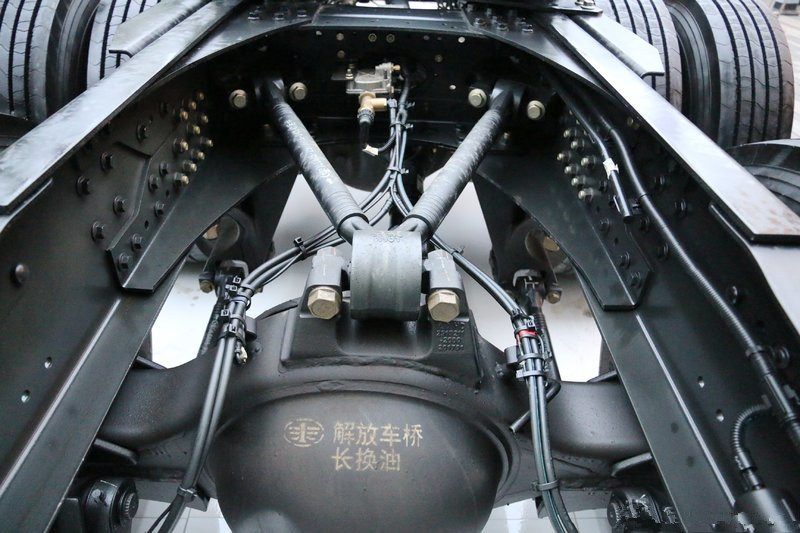一汽解放 新J6P重卡 领航标载版 四季款 460马力 6X4 京五牵引车(CA4250P66K24T1A1E5)