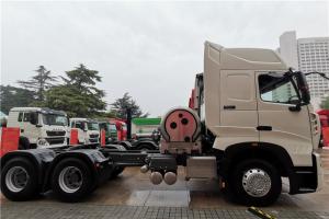中国重汽 HOWO T7H重卡 标运版 440马力 6X4 国六LNG牵引车(ZZ4257V384HF1LB)