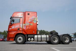 一汽解放青汽 JH6+重卡 生活舱版 500马力 6X4 国五AMT牵引车(CA4250P33K25T1E5A80)