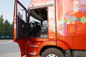 一汽解放青汽 JH6+重卡 生活舱版 500马力 6X4 国五AMT牵引车(CA4250P33K25T1E5A80)