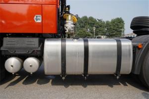 一汽解放青汽 JH6+重卡 生活舱版 500马力 6X4 国五AMT牵引车(CA4250P33K25T1E5A80)