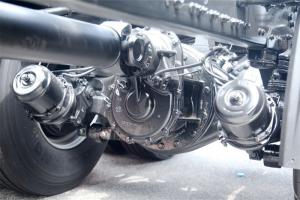 一汽解放青汽 JH6重卡 400马力 6X4 国五LNG牵引车(435后桥)(CA4250P25K27T1E5M)