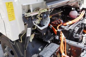 江铃 凯锐EV 4.5T 4.2米单排厢式 82.43kWh 纯电动轻卡载货车(JX5043XXYTGD25BEV)