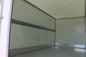 江铃 凯锐800EV 4.5T 4.2米单排厢式 107.52kWh 纯电动轻卡载货车(JX5043XXYTG25BEV)