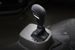 江铃 凯锐EV 4.5T 4.15米单排 73kWh 纯电动厢式轻卡载货车(JX5043XXYTGA25BEV)