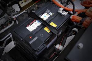江铃 凯锐EV 4.5T 4.15米单排 73kWh 纯电动厢式轻卡载货车(JX5043XXYTGA25BEV)