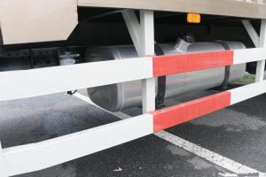 福田 奥铃大黄蜂 210马力 6.8米 国五排半厢式载货车(BJ5186XXY-A1)