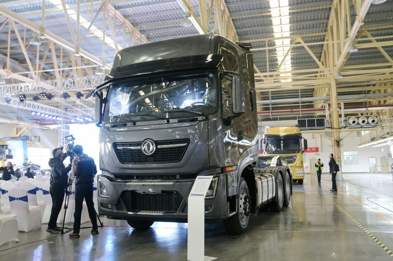 东风商用车 天龙KL重卡 2019款 465马力 6X4 国五危险品牵引车(空气悬架)(DFH4250D1)