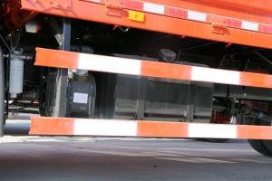 东风商用车 天锦中卡 180马力 4X2 6.75米 国五仓栅式载货车(DFH5180CCYBX3JV)