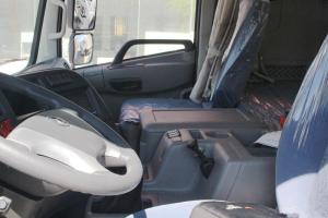 东风商用车 天龙重卡 245马力 6X2 9.6米 国五厢式载货车(DFH5250XXYAX1V)