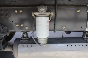 东风商用车 天龙重卡 245马力 6X2 9.6米 国五厢式载货车(DFH5250XXYAX1V)