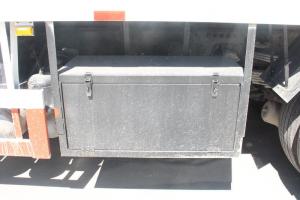 东风商用车 天龙重卡 245马力 6X2 9.6米 国五厢式载货车(DFH5250XXYAX1V)