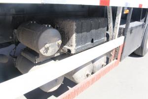东风商用车 天龙重卡 245马力 6X2 9.6米 国五厢式载货车(DFH5250XXYAX1V)