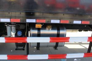 东风商用车 天锦中卡 180马力 4X2 7.65米 国五厢式载货车(DFH5160XXYBX2DV)