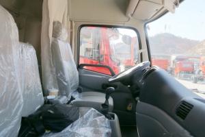 东风商用车 天锦中卡 180马力 4X2 7.7米 国五厢式载货车(DFH5160XXYBX2JV)