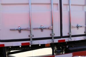 东风商用车 天锦中卡 180马力 4X2 7.7米 国五厢式载货车(DFH5160XXYBX2JV)