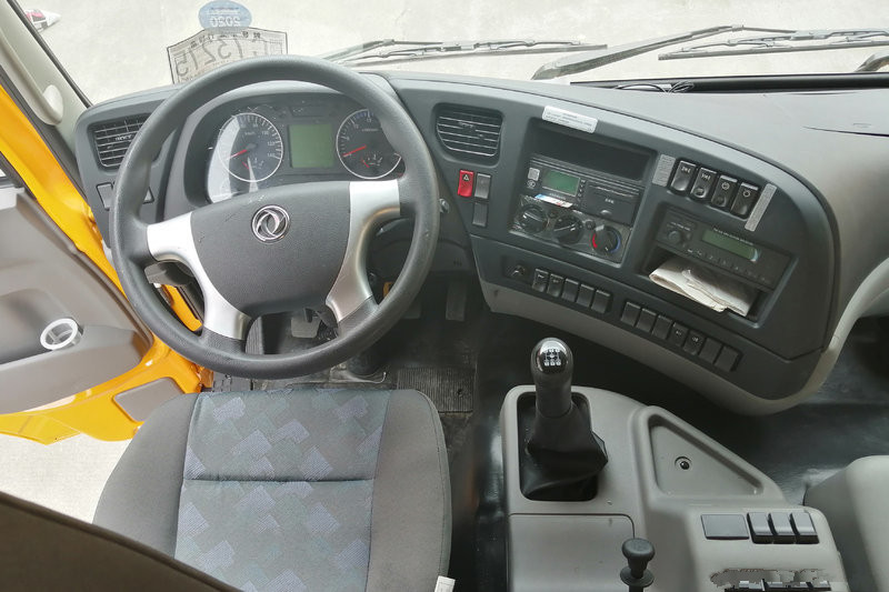 东风商用车 天龙KC重卡 340马力 8X4 5.8米 国五自卸车(DFH3310A8)